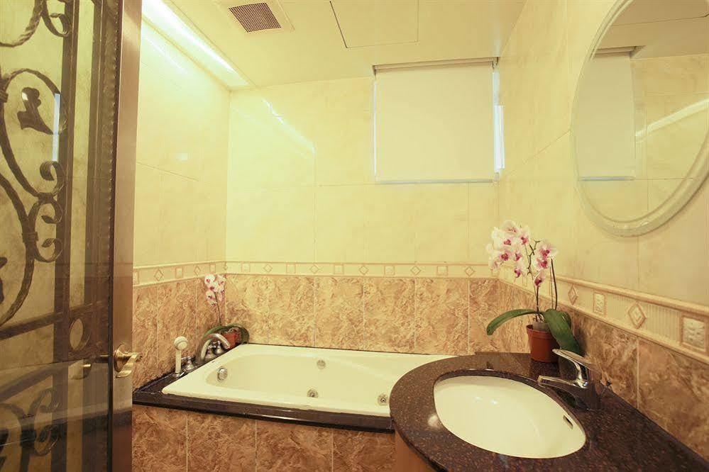 Best Love Boutique Hotel Тайбэй Экстерьер фото